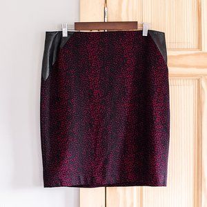 Chaus New York Mini Pencil Skirt Red Animal Print Black Leather Details Sz 12